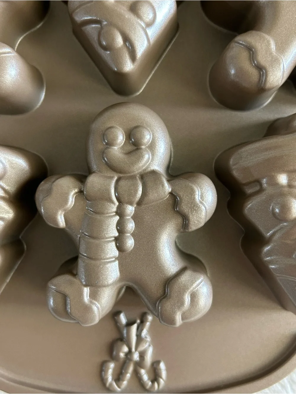 NEW Gingerbread Boy & Christmas Trees Non-Stick Mini Cake Pan Mold Ciroa Holiday
